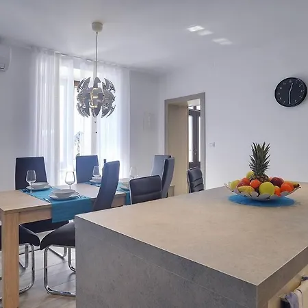 Semesterbostad House Miceli