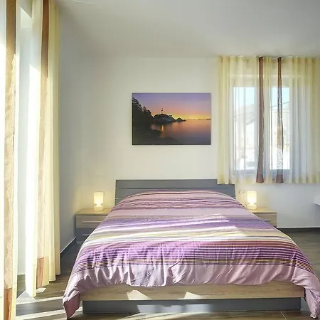 Semesterbostad House Miceli Ližnjan