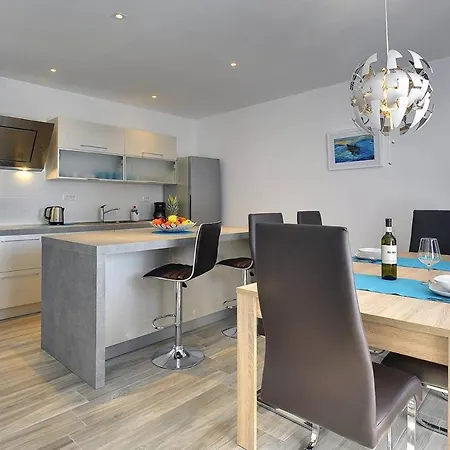 House Miceli Semesterbostad *
