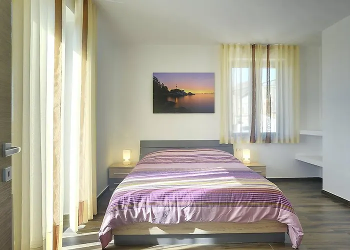 Semesterbostad House Miceli Ližnjan