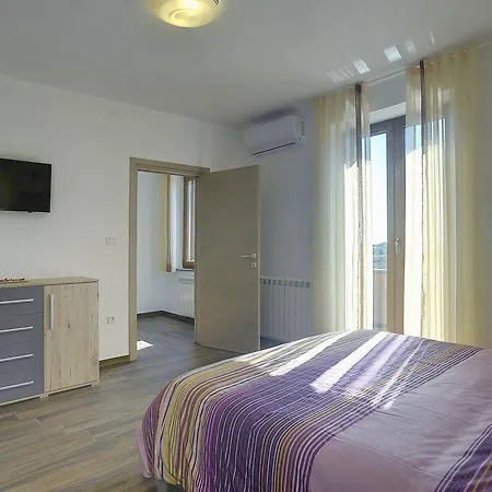 Holiday home Miceli Liznjan